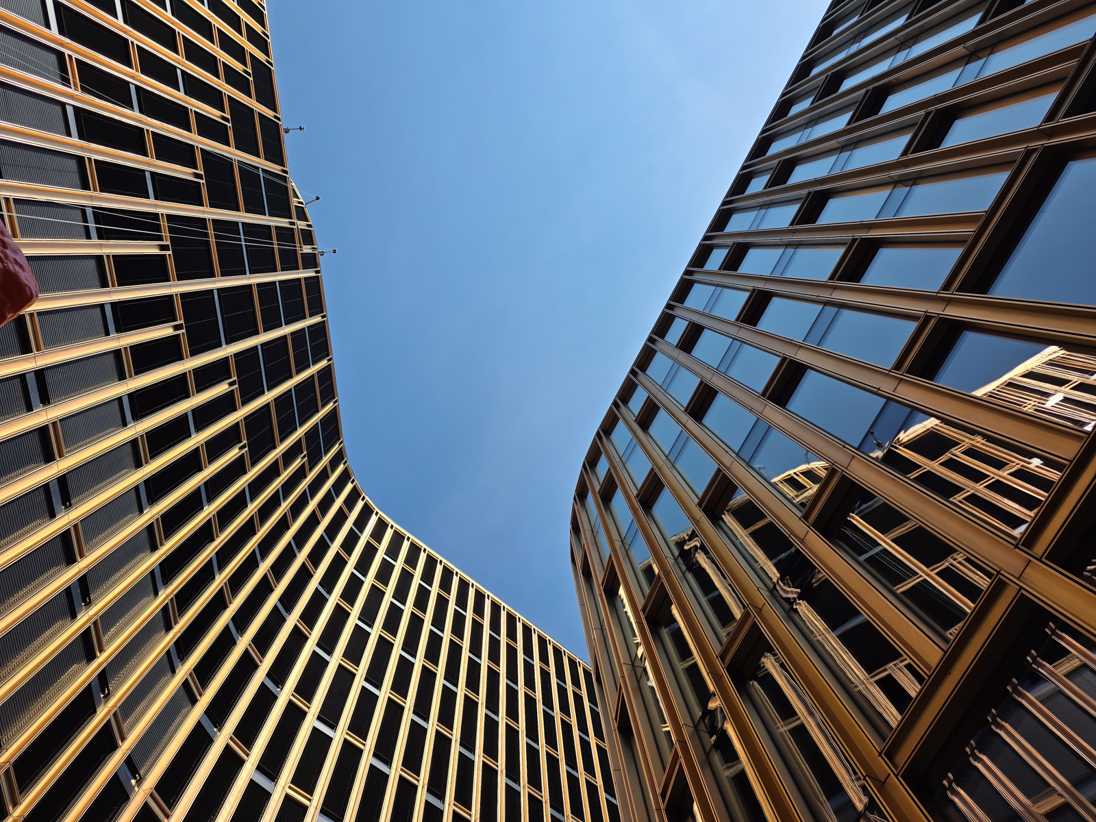 Oslo Barcode-Hochhäuser aus der Froschperspektive – Smartphone-Fotografie