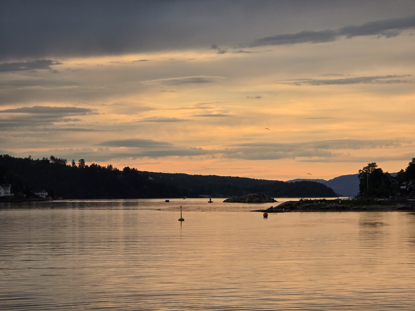 Oslo Fjord Sonnenuntergang – Goldene Stunde Smartphone-Fotografie